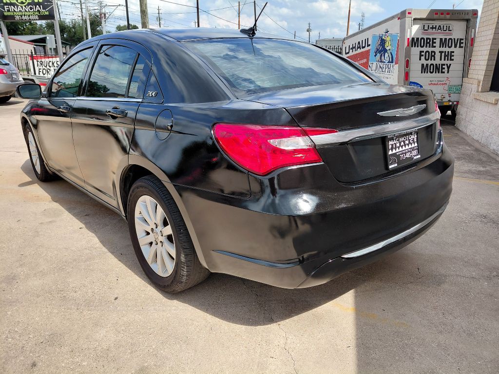 2012 Chrysler 200 Image 2