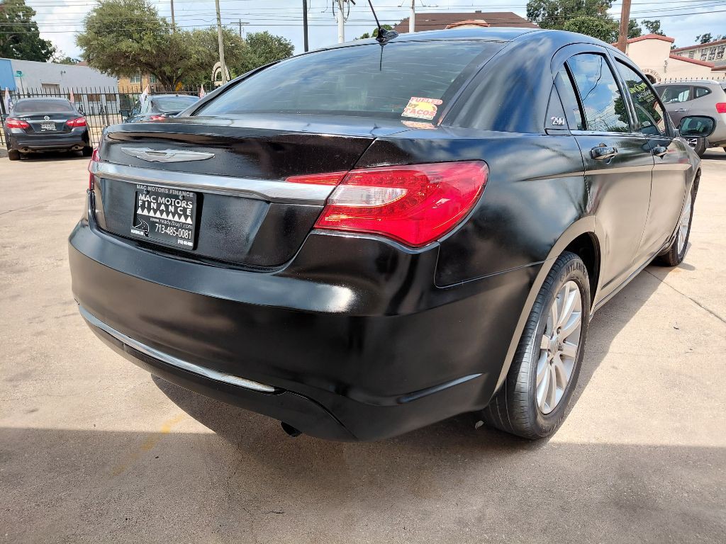 2012 Chrysler 200 Image 4