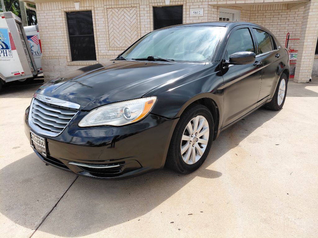 2012 Chrysler 200 Image 8