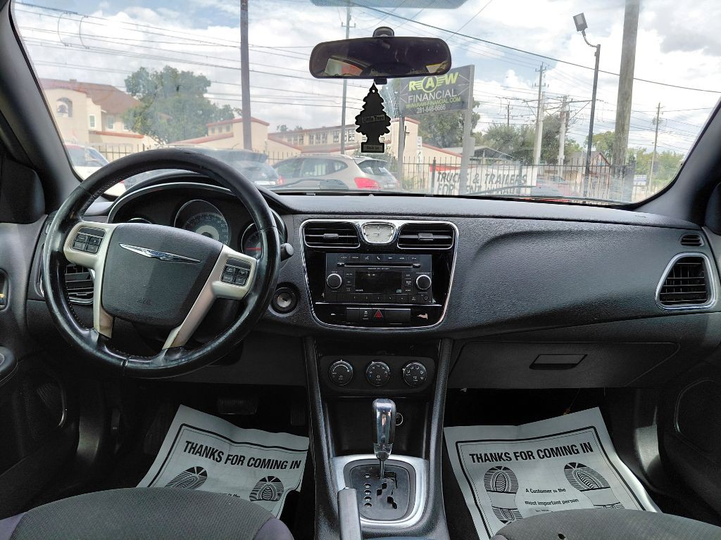 2012 Chrysler 200 Image 14