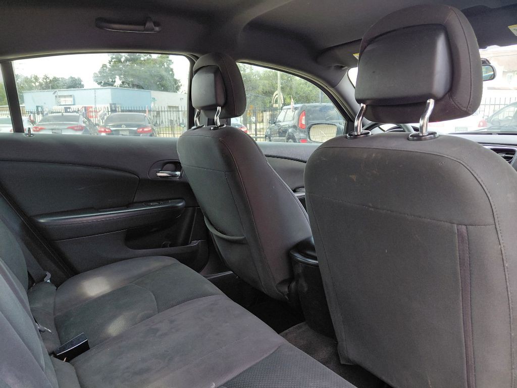 2012 Chrysler 200 Image 15