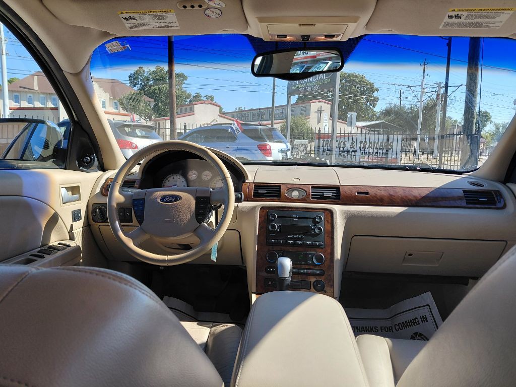 2005 Ford Five Hundred Image 12