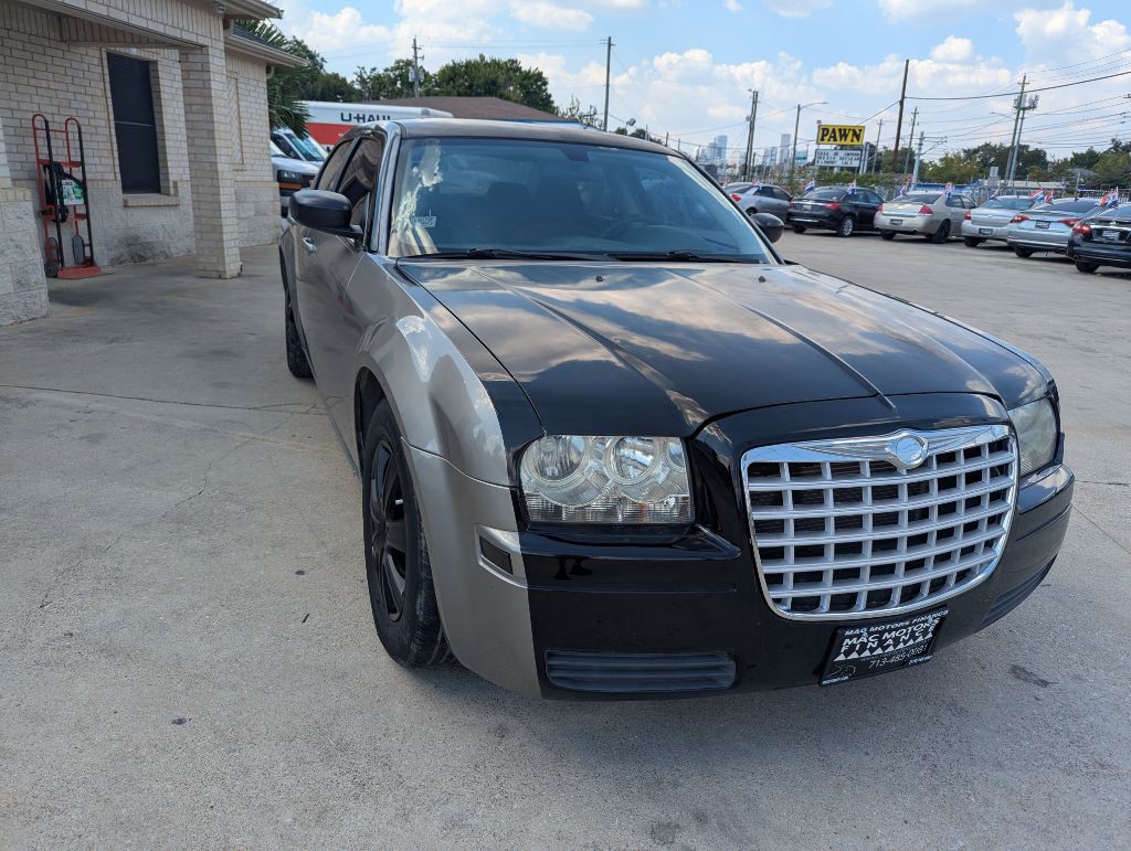 2007 Chrysler 300 Image 2