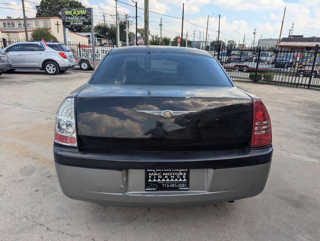 2007 Chrysler 300 Image 8