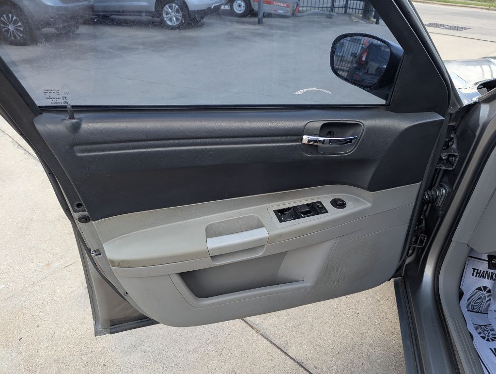 2007 Chrysler 300 Image 16