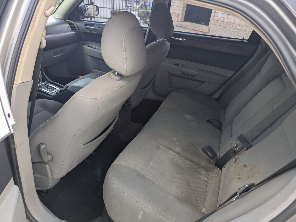 2007 Chrysler 300 Image 17