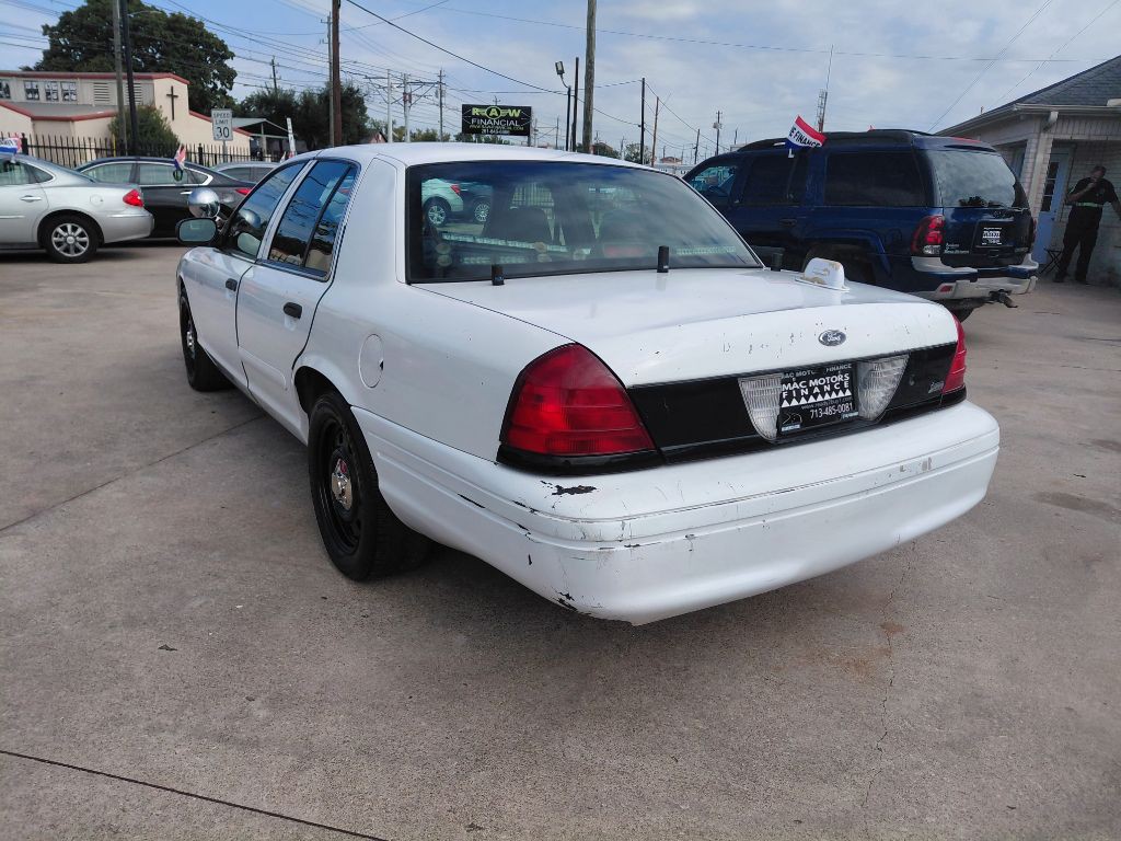 2006 Ford Crown Victoria Image 2