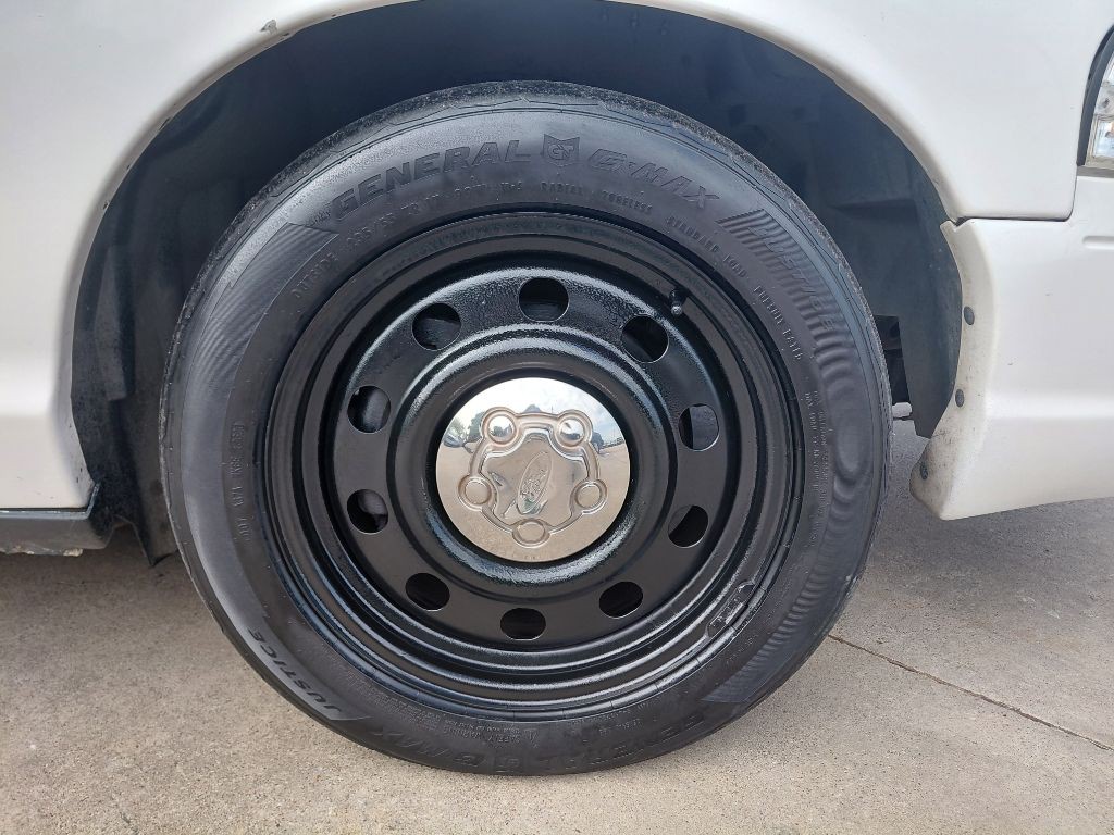 2006 Ford Crown Victoria Image 11