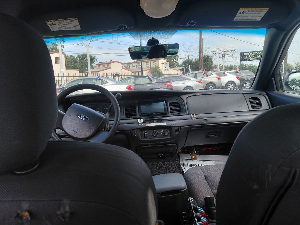 2006 Ford Crown Victoria Image 13