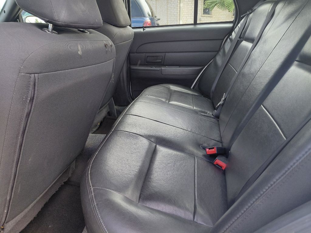 2006 Ford Crown Victoria Image 14