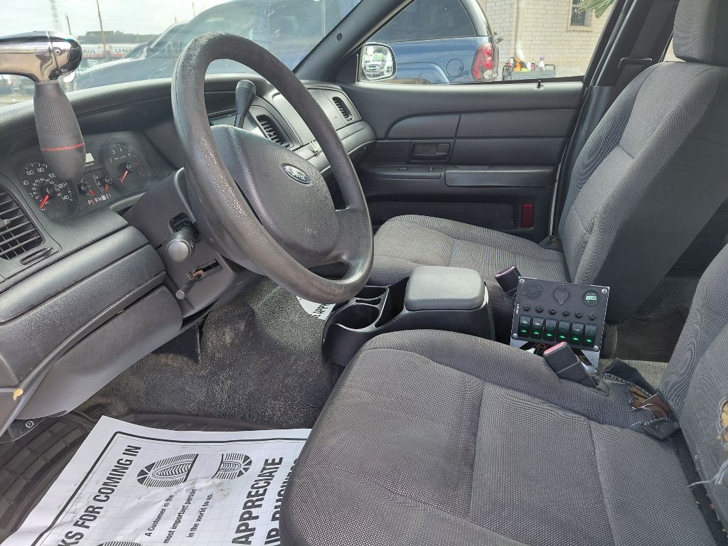 2006 Ford Crown Victoria Image 16