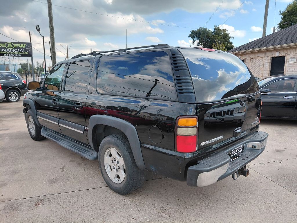 2005 Chevrolet Suburban Image 2