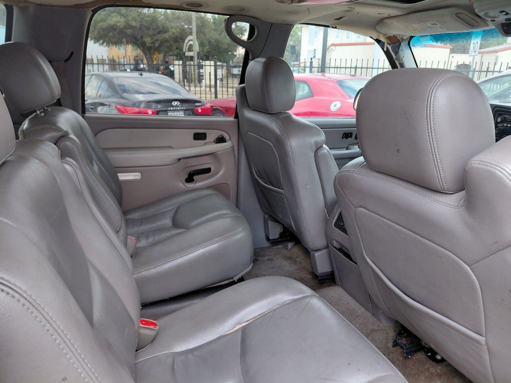 2005 Chevrolet Suburban Image 10