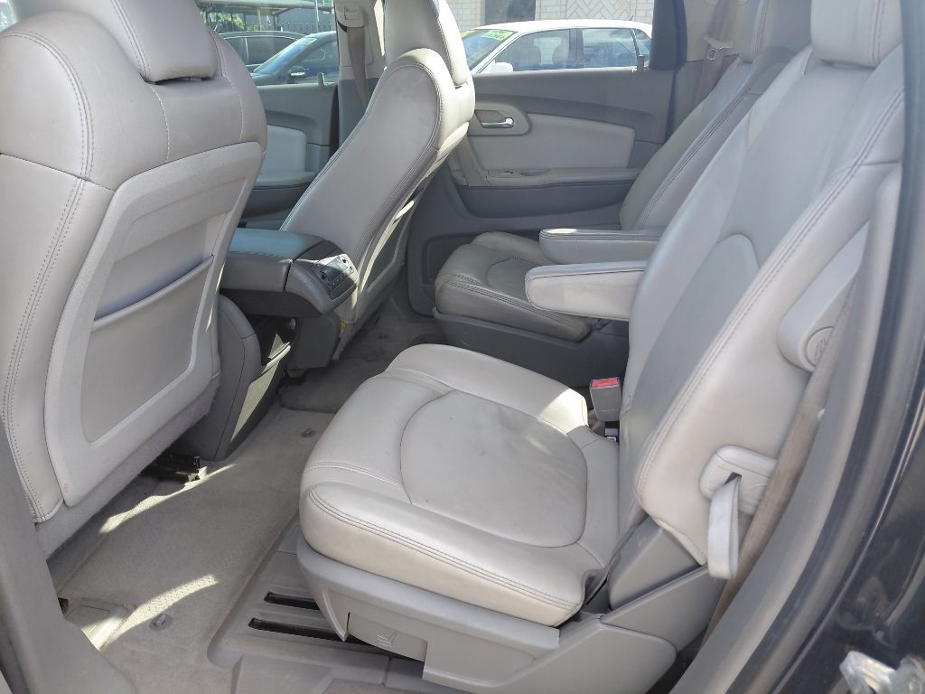 2011 Chevrolet Traverse Image 12