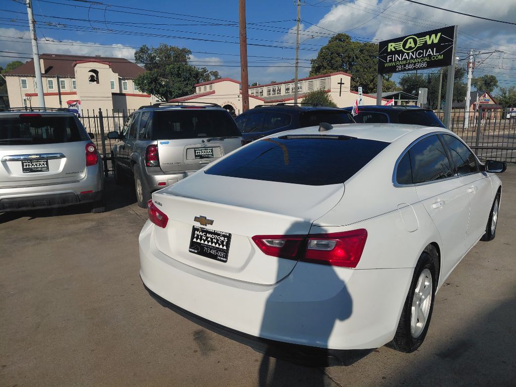2017 Chevrolet Malibu Image 4