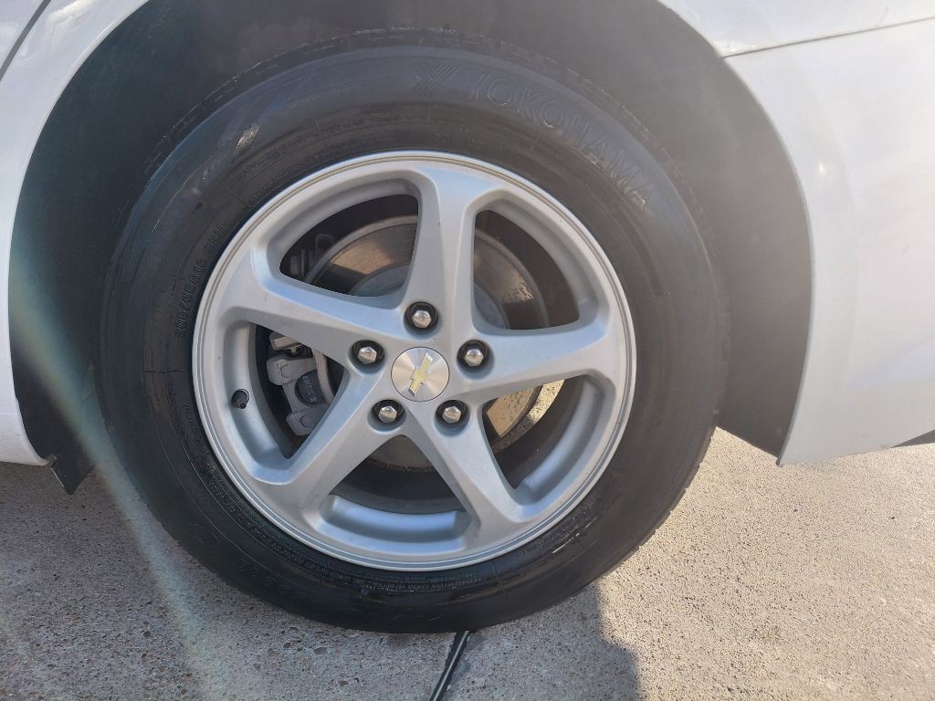 2017 Chevrolet Malibu Image 9