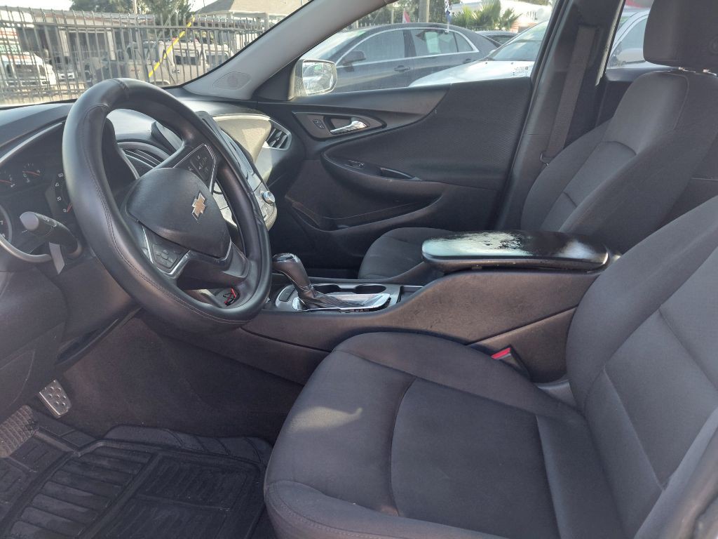 2017 Chevrolet Malibu Image 12