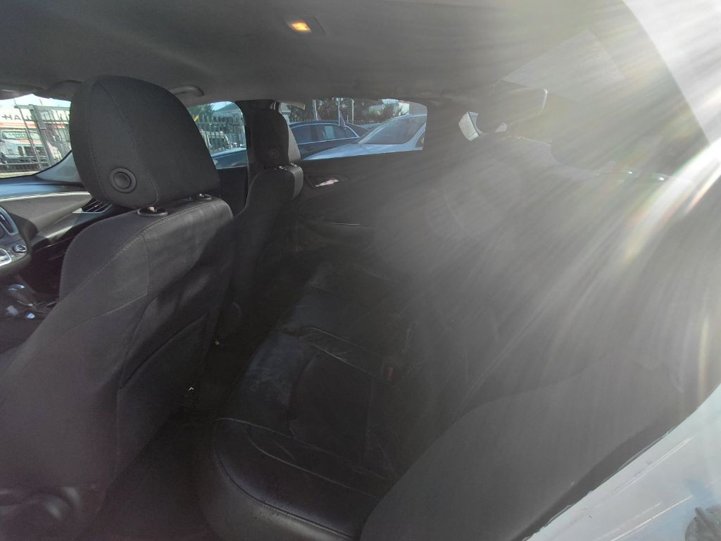 2017 Chevrolet Malibu Image 13