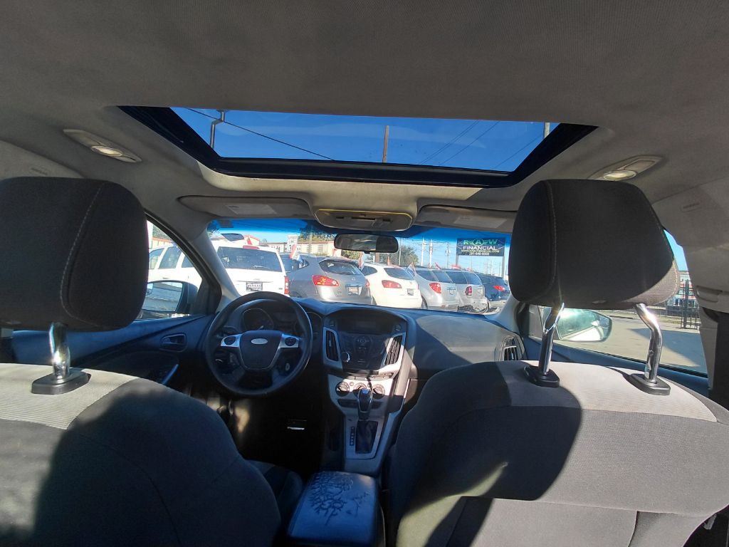 2012 Ford Focus Image 16