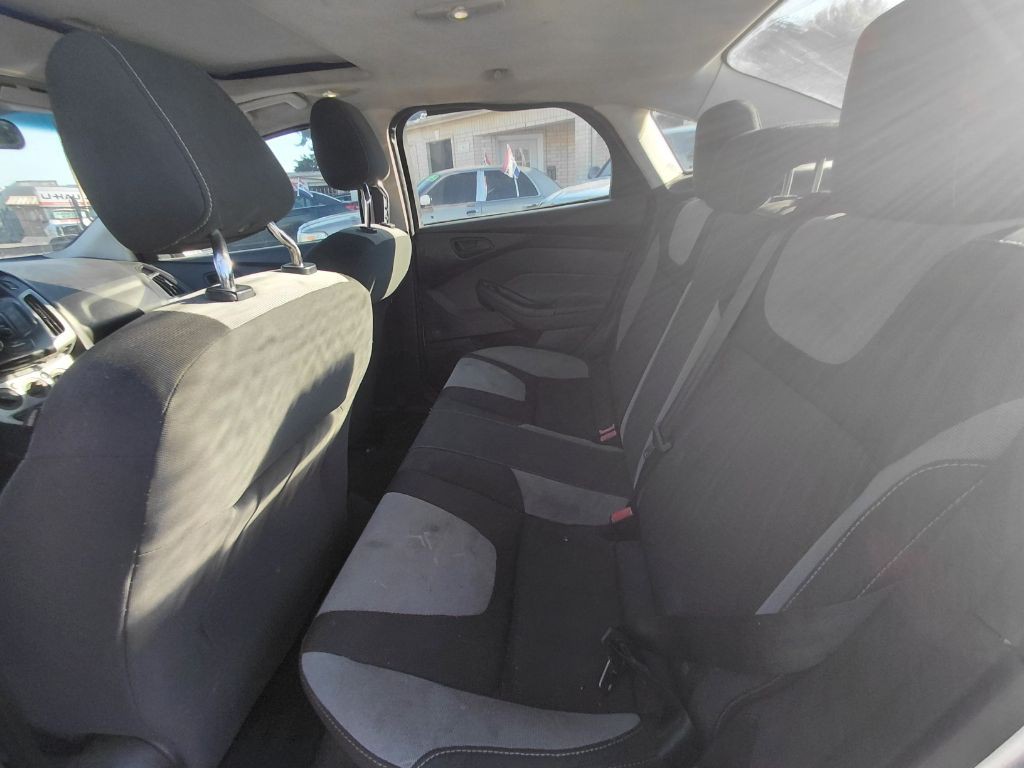 2012 Ford Focus Image 17
