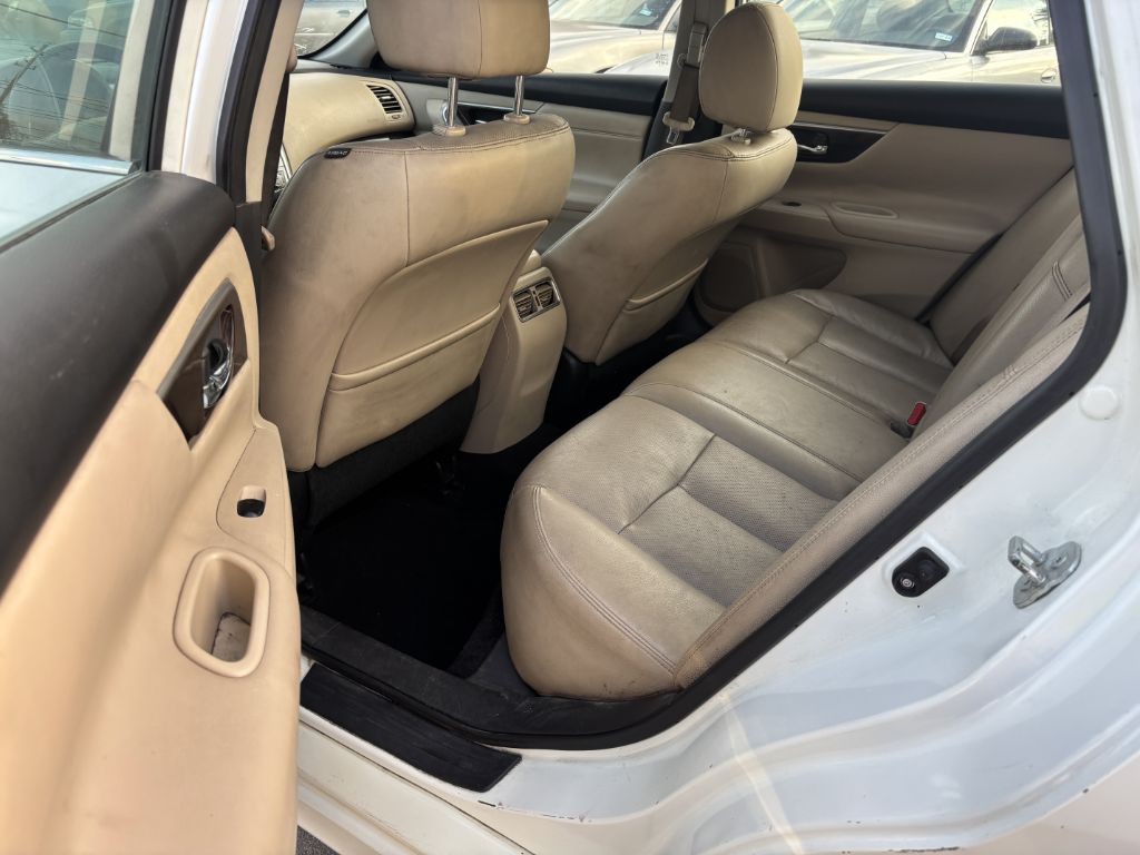2015 Nissan Altima Image 9