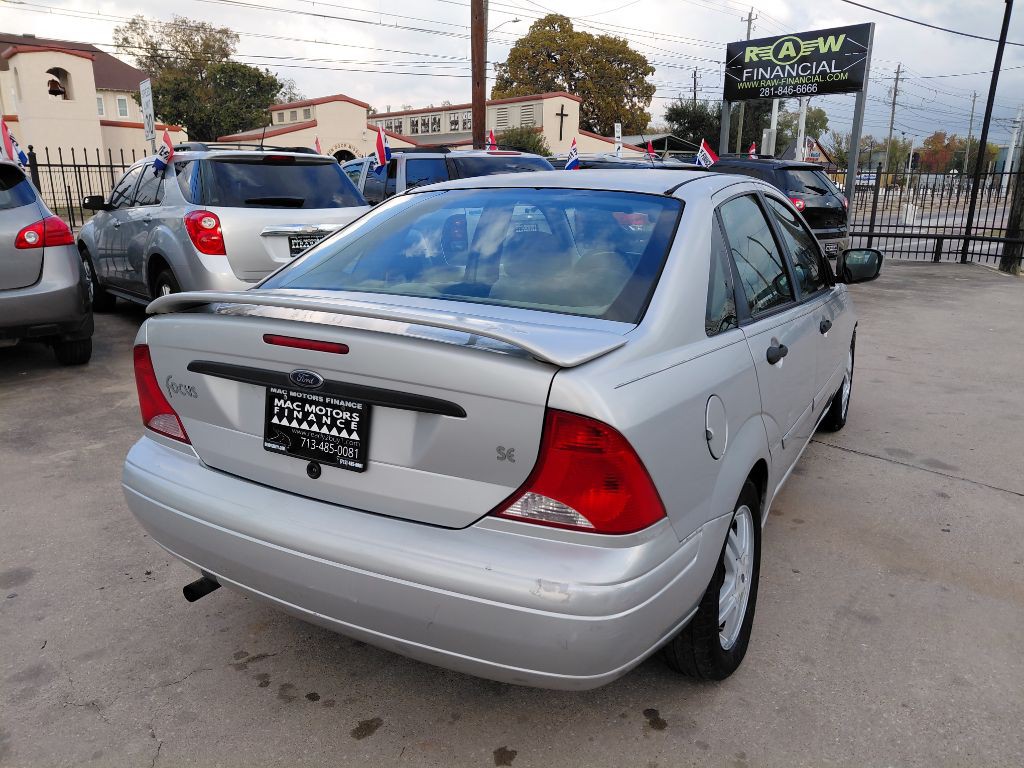 2000 Ford Focus Image 2