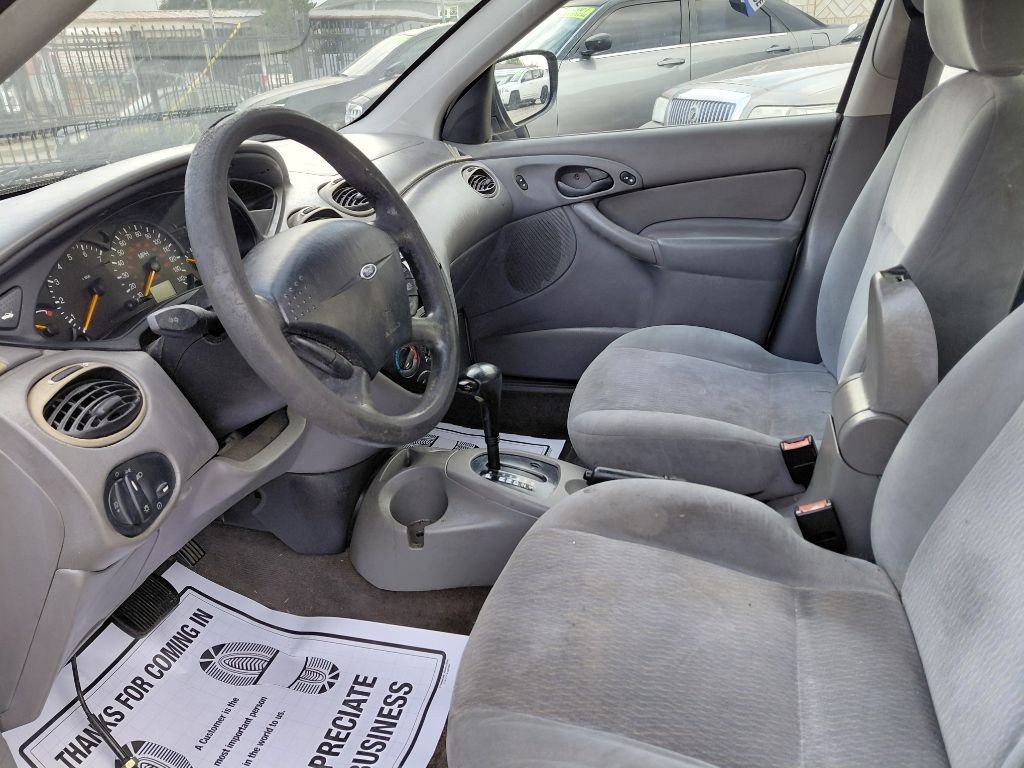 2000 Ford Focus Image 6