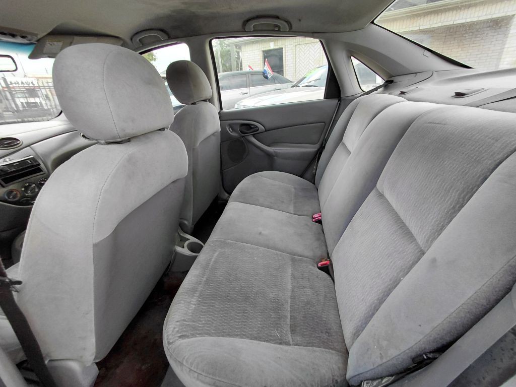 2000 Ford Focus Image 8