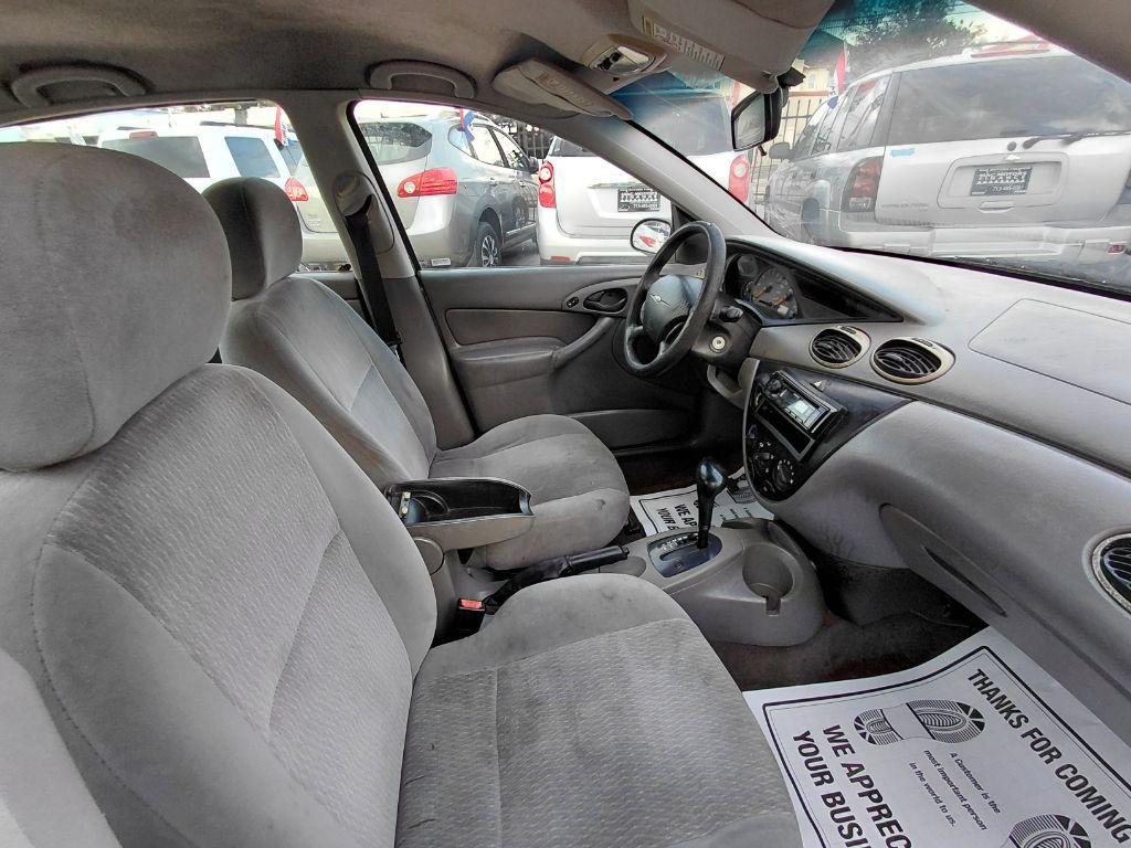 2000 Ford Focus Image 9