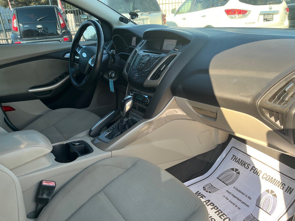 2012 Ford Focus Image 12