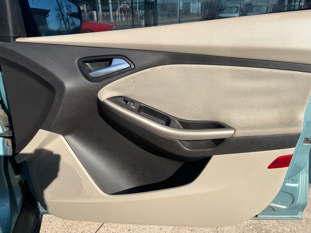 2012 Ford Focus Image 13