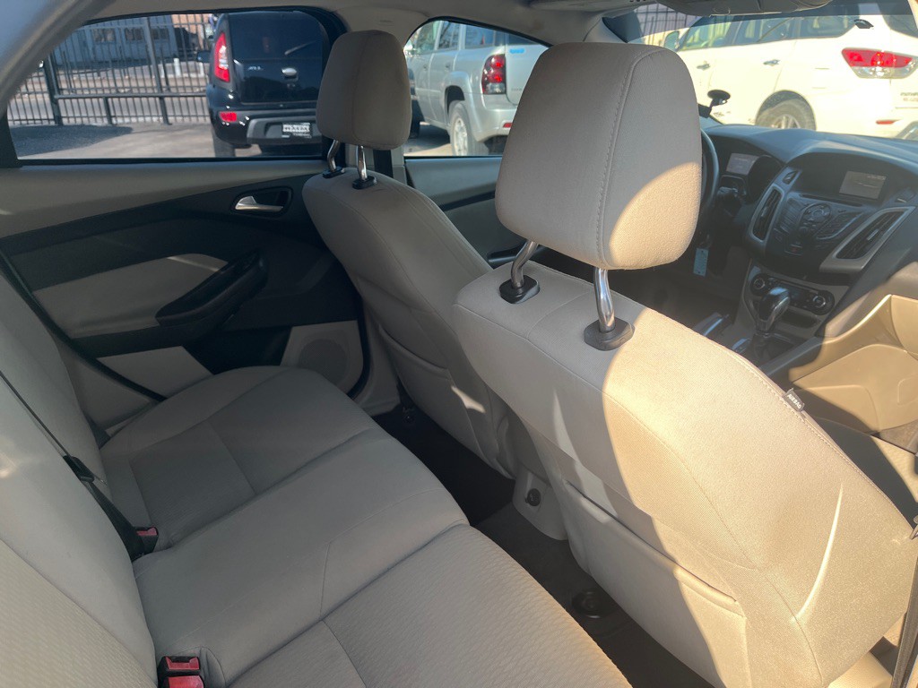 2012 Ford Focus Image 16