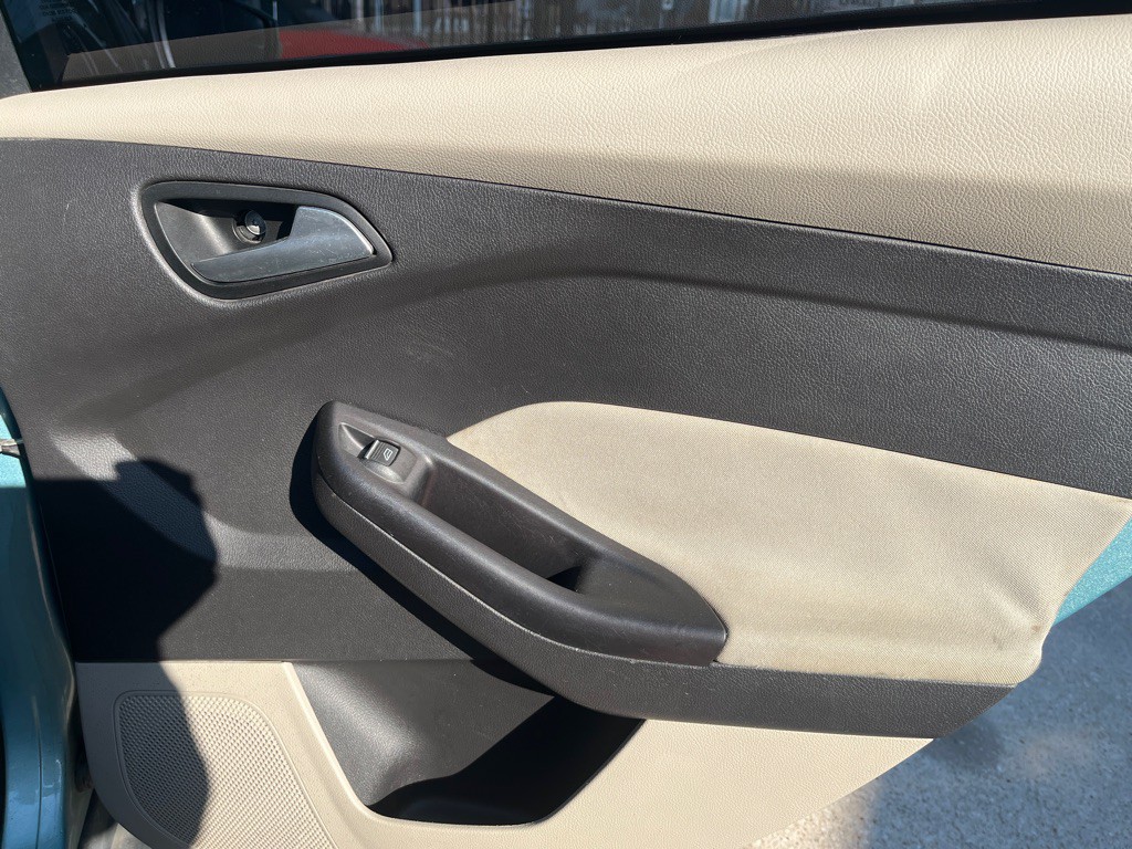 2012 Ford Focus Image 17