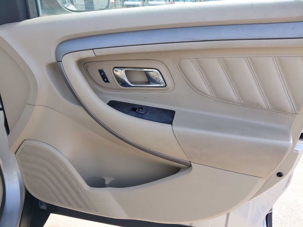 2014 Ford Taurus Image 10