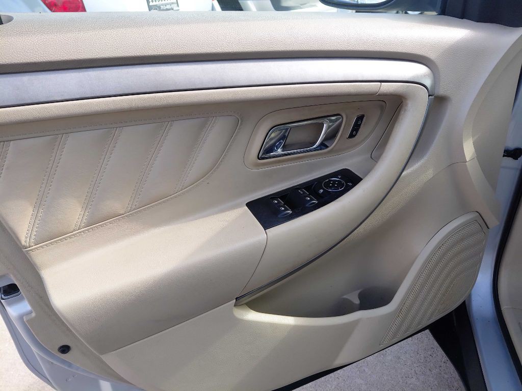 2014 Ford Taurus Image 12