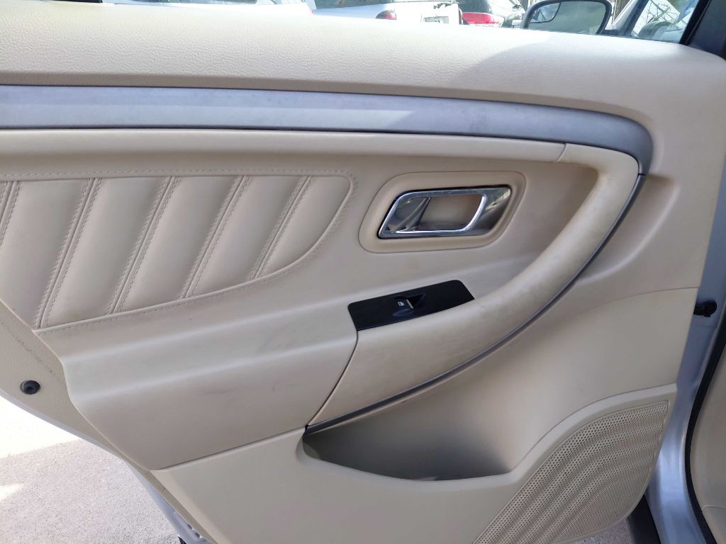 2014 Ford Taurus Image 16