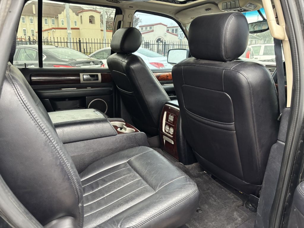 2003 Lincoln Navigator Image 8