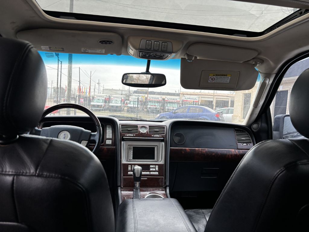 2003 Lincoln Navigator Image 10