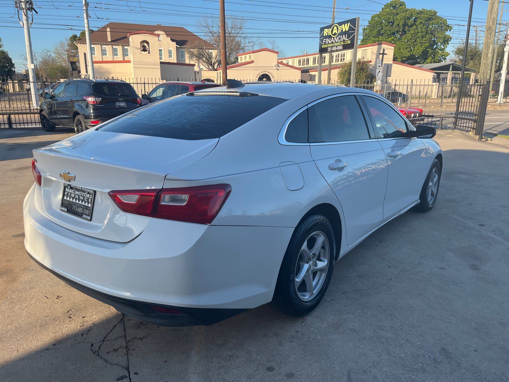 2017 Chevrolet Malibu Image 4