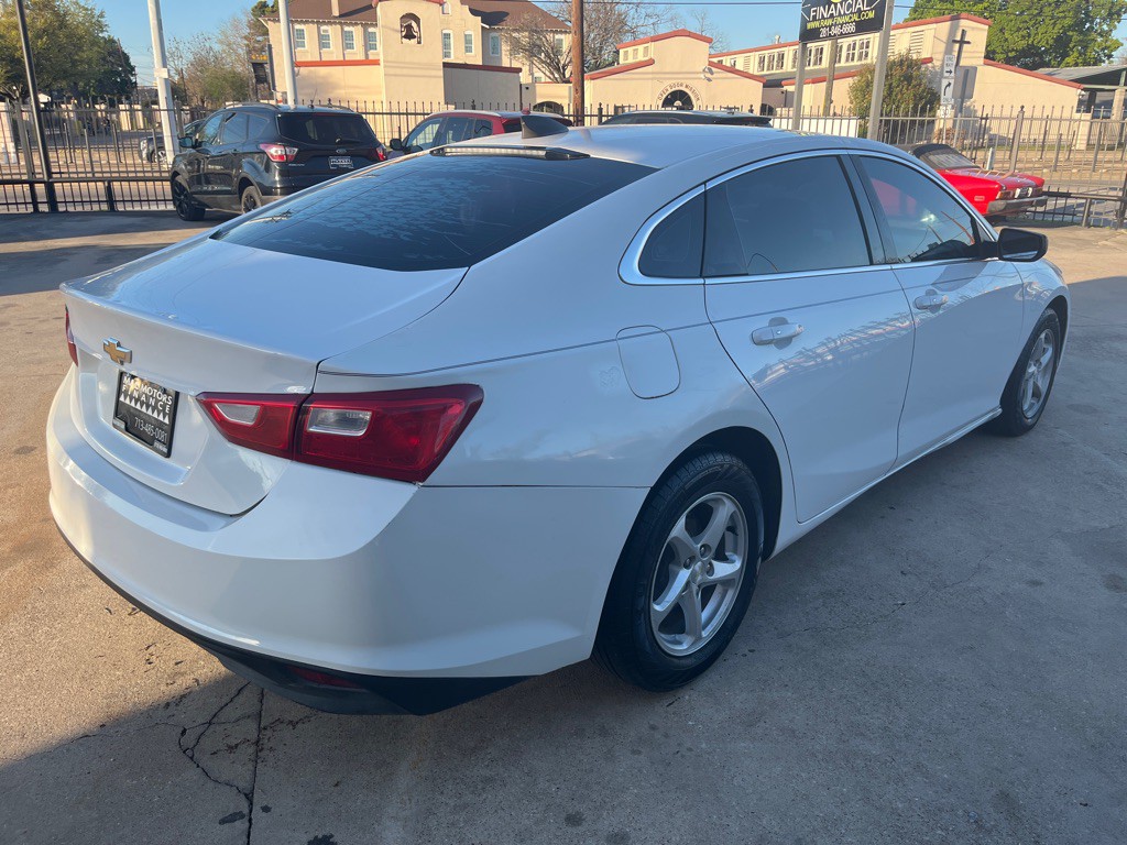 2017 Chevrolet Malibu Image 10