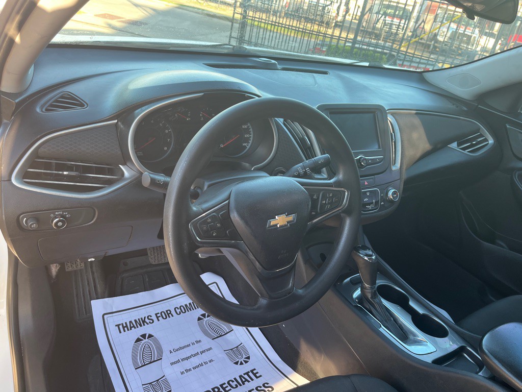 2017 Chevrolet Malibu Image 11