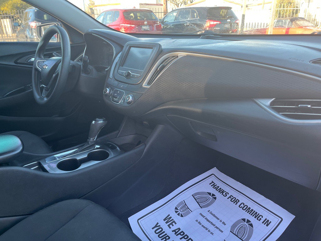 2017 Chevrolet Malibu Image 12