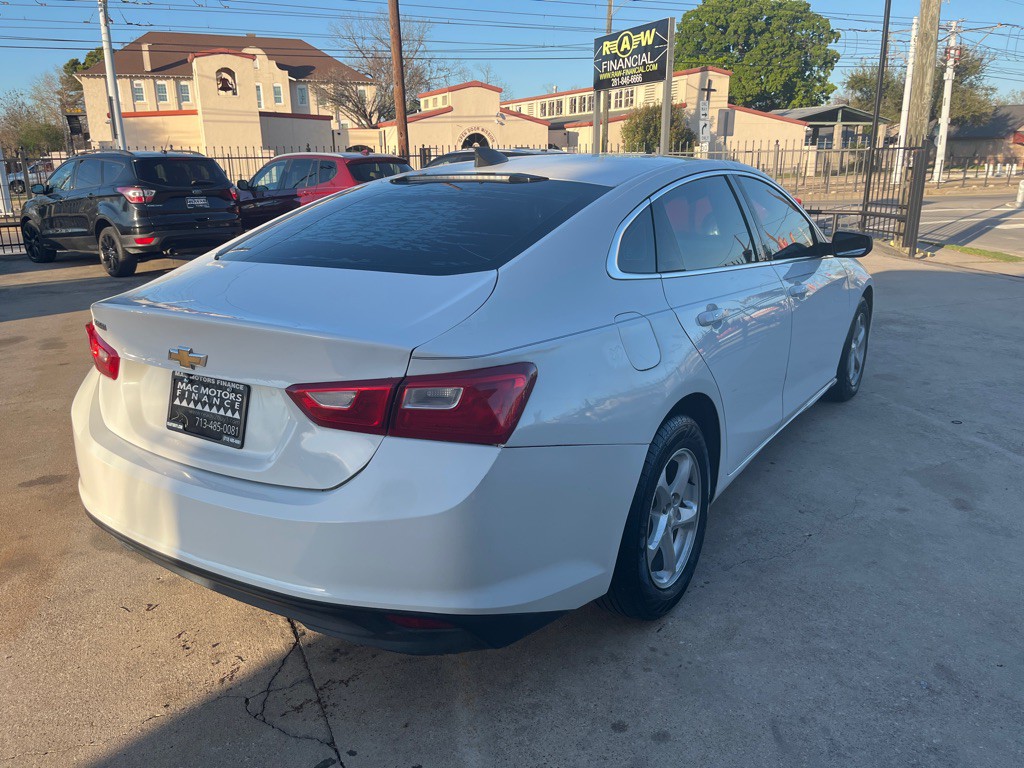 2017 Chevrolet Malibu Image 24