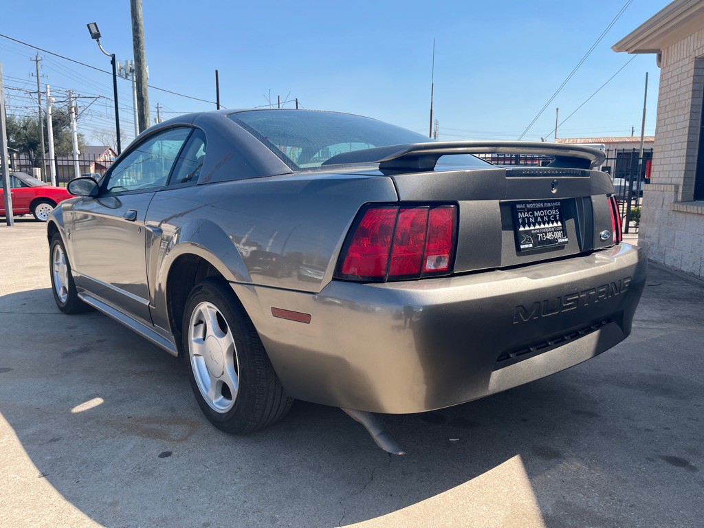 2002 Ford Mustang Image 2
