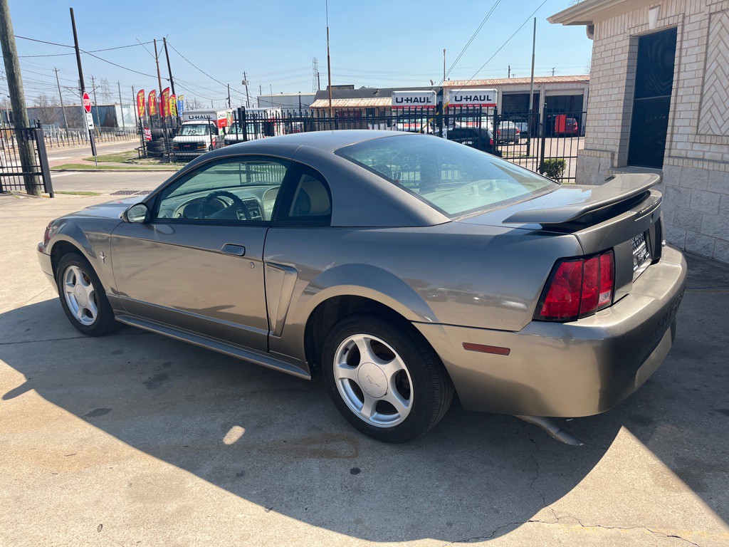 2002 Ford Mustang Image 8
