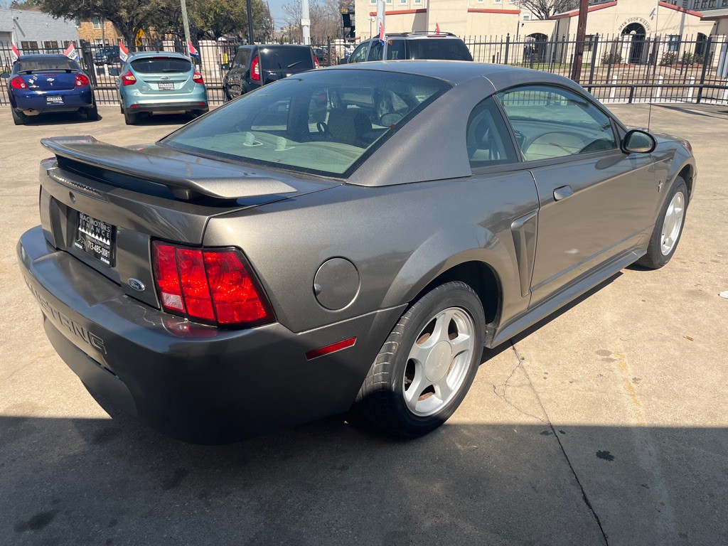 2002 Ford Mustang Image 11