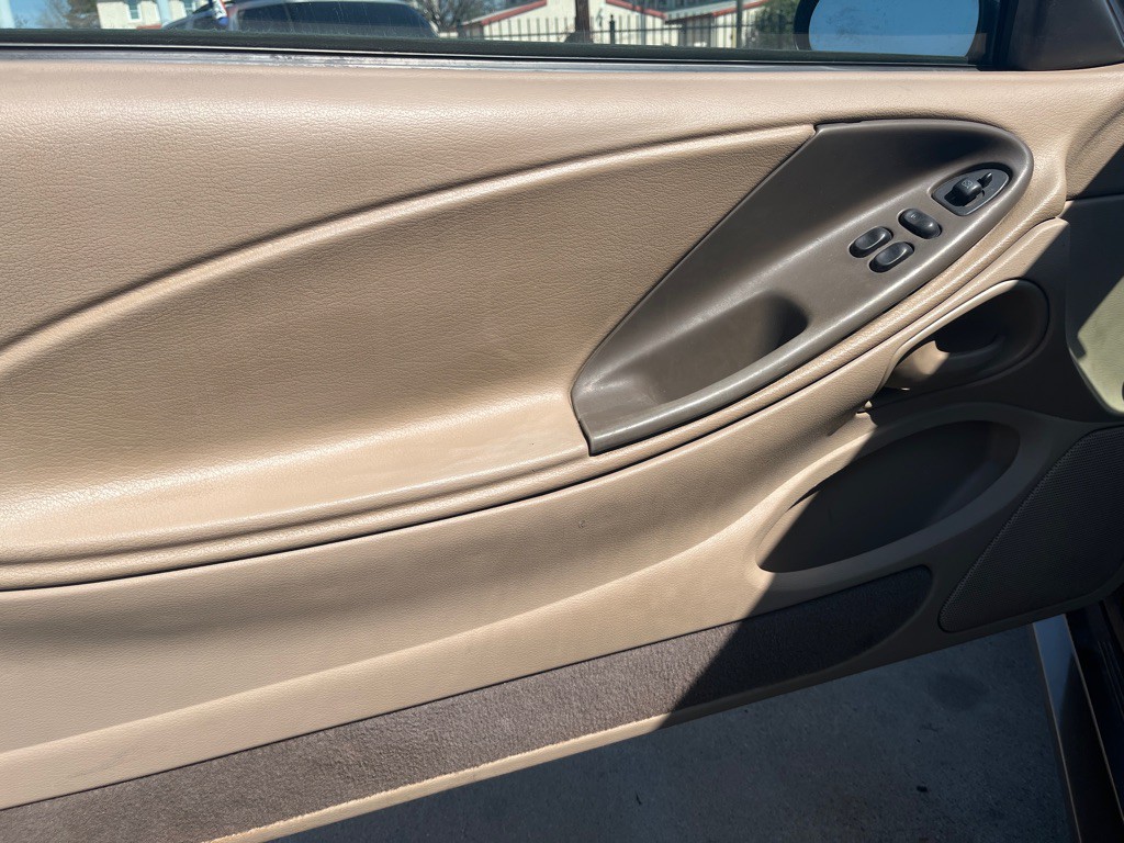 2002 Ford Mustang Image 16