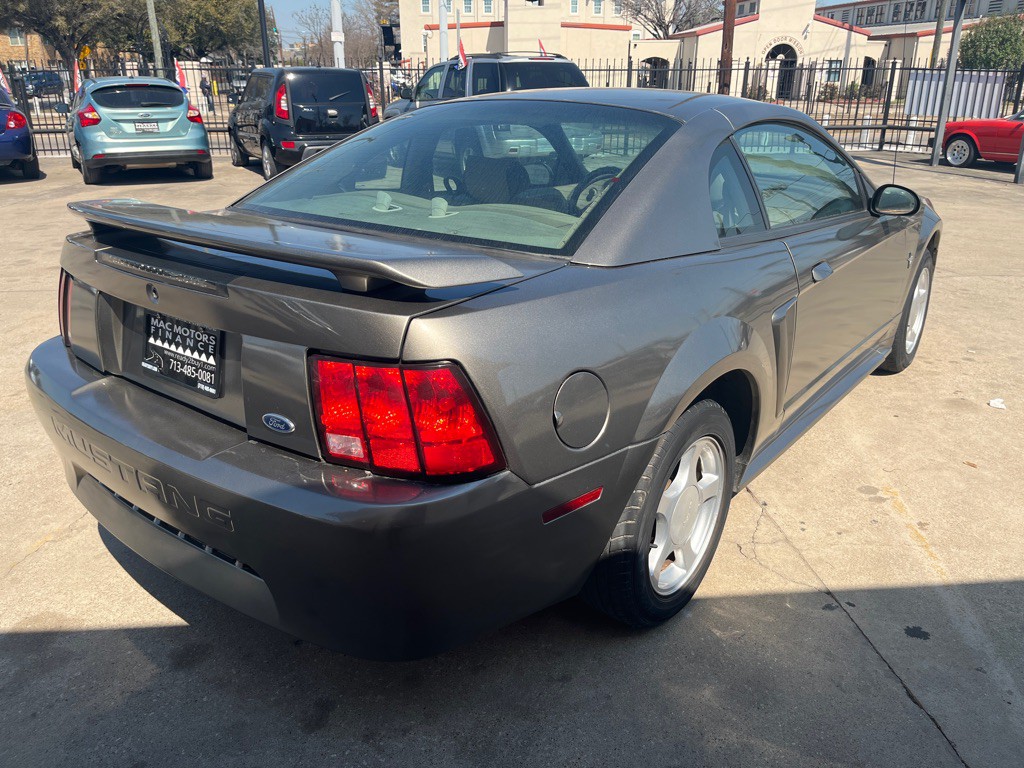 2002 Ford Mustang Image 32