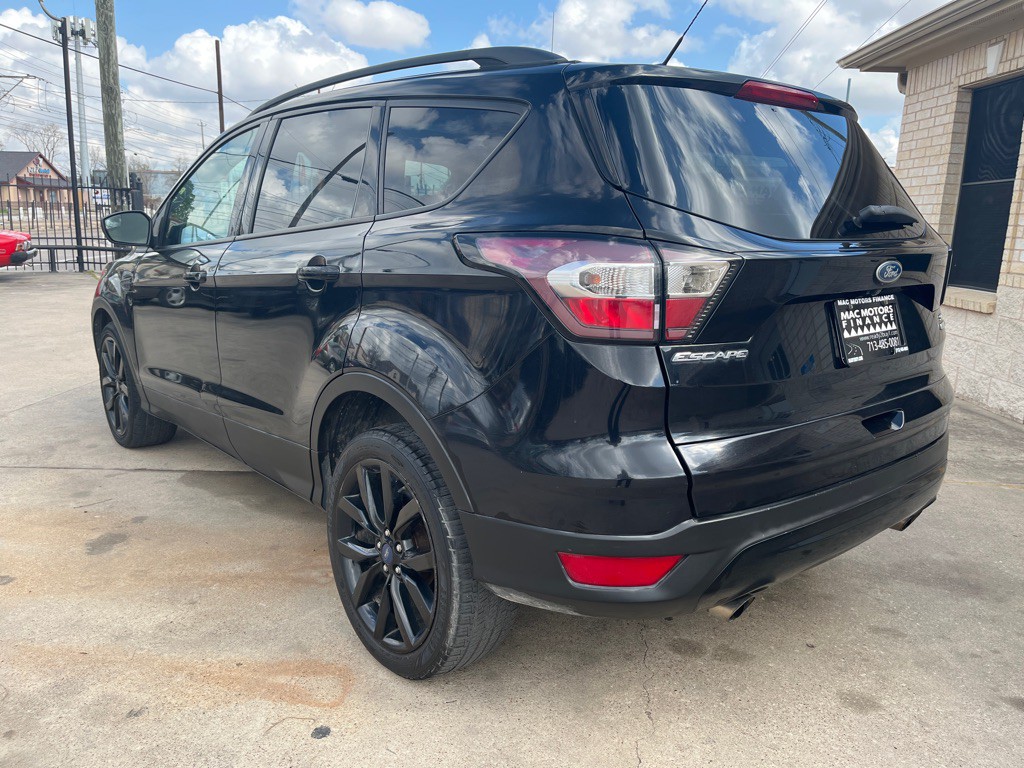 2017 Ford Escape Image 2