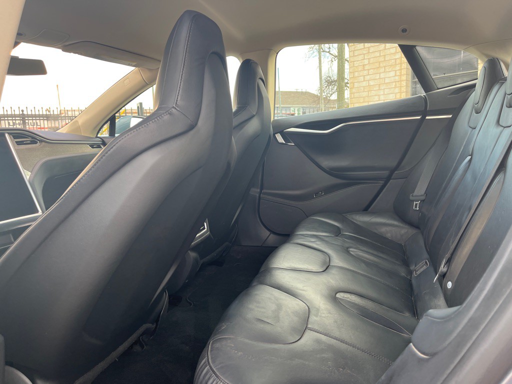 2013 Tesla Model S Image 16